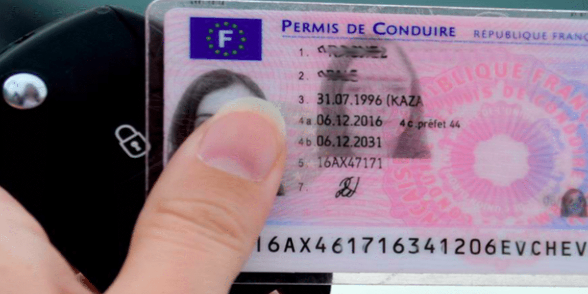 Le premier permis de conduire (appelé alors certificat de capacité) a été délivré en 1922 en France.