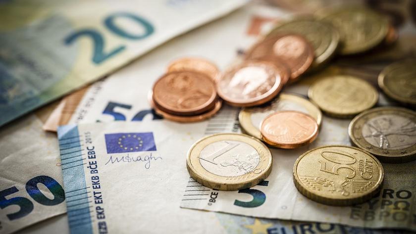 Argent-euros-billets-monnaie-pieces