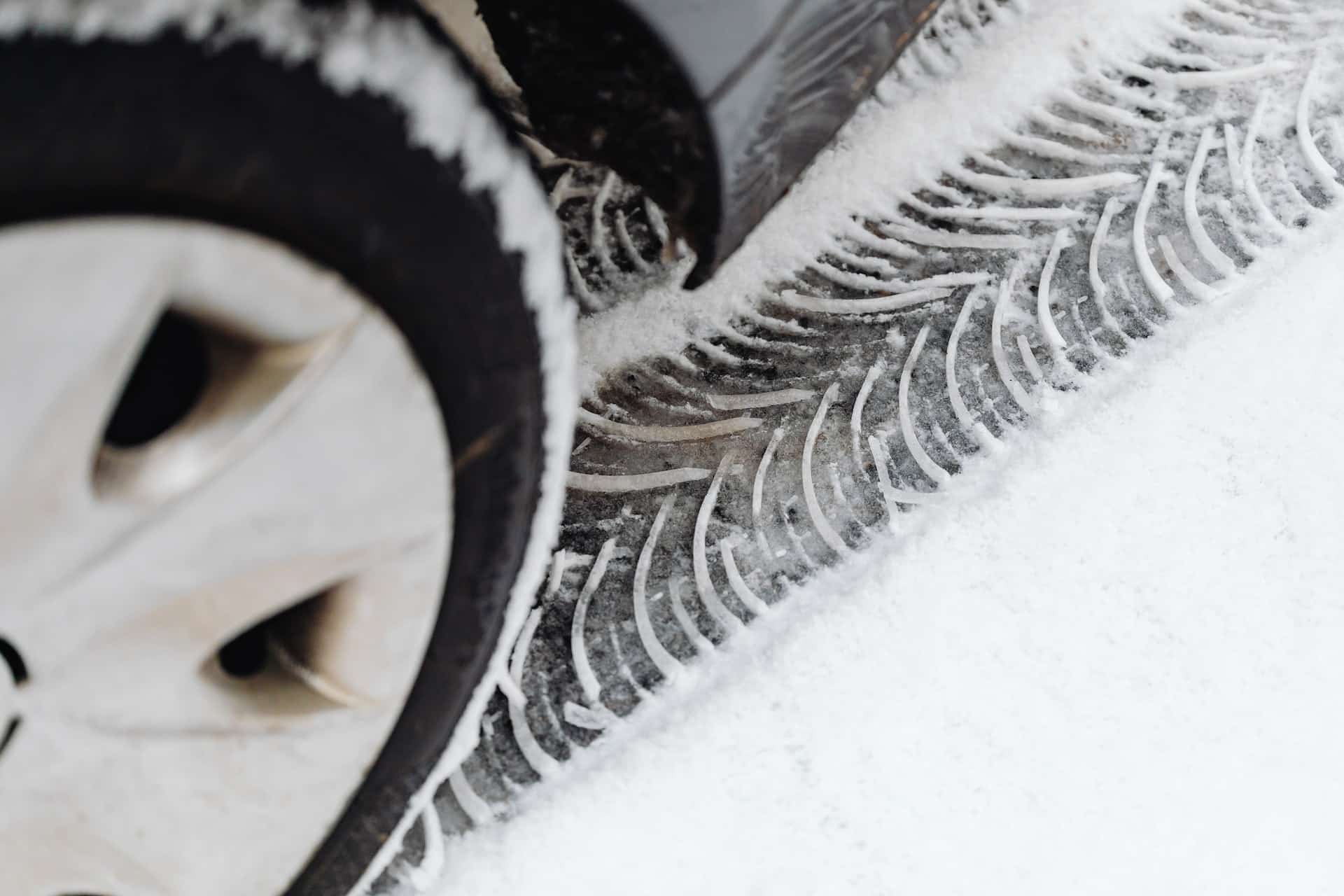 Loi Montagne : pneus neige obligatoires hiver 2023-2024, quelle  réglementation ?
