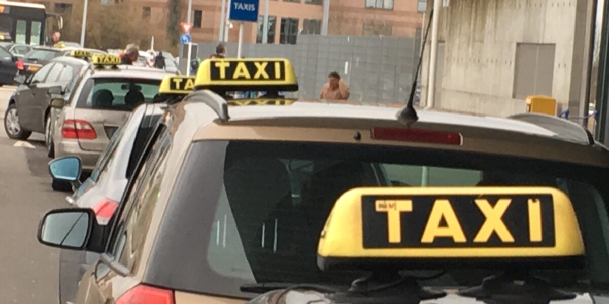Rentrer en taxi c'est la certitude d'arriver chez soi en toute sécurité.