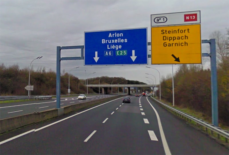 Panneaux autoroutiers, vers la Belgique