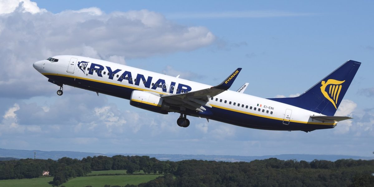 Ryanair avait déjà quelque peu modifié son fonctionnement, pour des raisons de place en cabine, en déplaçant les petits bagages de voyageurs en soute gratuitement.
