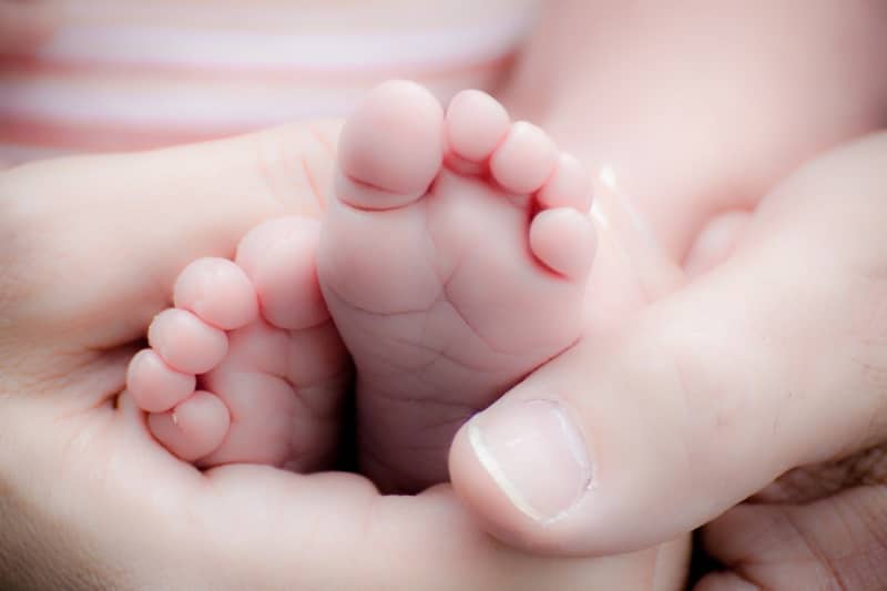 Le congé de paternité est entré en vigueur le 1er janvier dernier. Qui peut bénéficier de ces 10 jours, quand les prendre, comment les demander ?