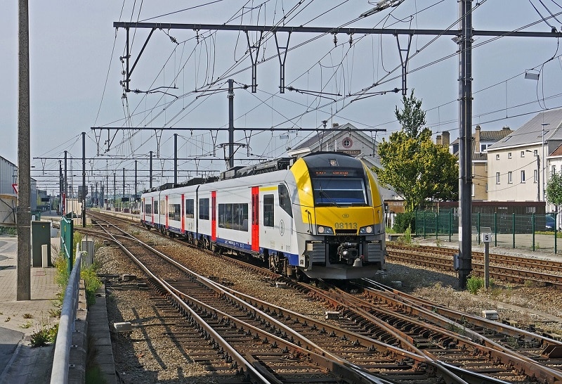 Approuvé par les députés belges, un projet de loi impose la continuité du service ferroviaire en cas de débraillage. Les usagers devront être informés 24 heures à l’avance de l’état du trafic ferroviaire.