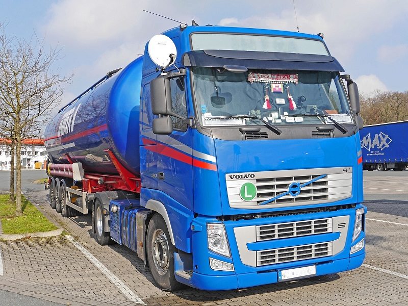 Selon la Cour de Justice de l’UE, les camionneurs doivent effectuer leur temps de repos hebdomadaire hors de leur véhicule, si la durée est supérieure à 11 heures.